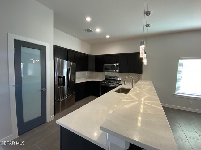 Building Photo - 14529 Petralia Ave