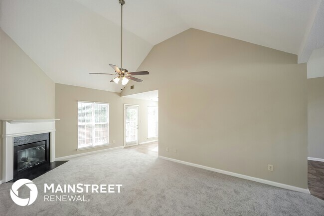 Foto del edificio - 6555 Creekview Ct