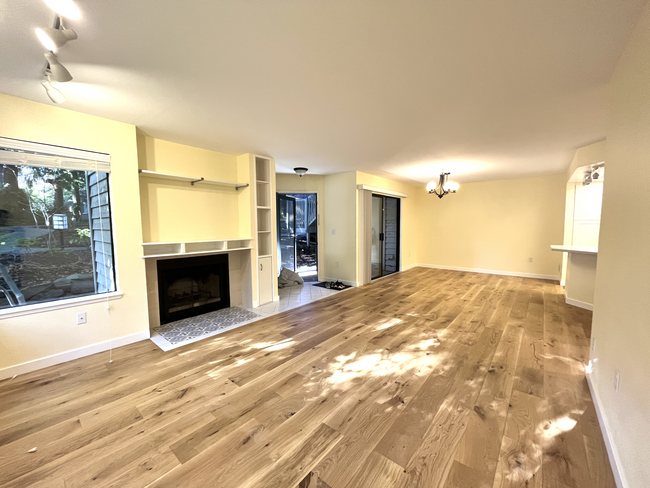 Living and dining room - 1296 Bellevue Way NE