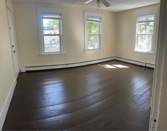 66 Broadway St Unit 4, Westford, MA 01886 Room for Rent in Westford