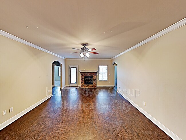 Building Photo - 2408 SE 10th Pl