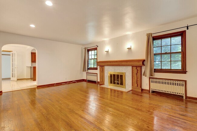 Building Photo - 626 Bogert Rd