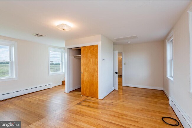 Building Photo - 1522 W Lisburn Rd