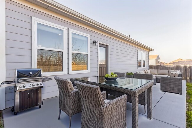 Foto del edificio - 13609 Charles Abraham Wy