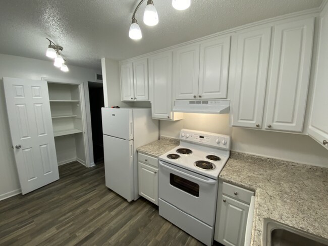 Foto del edificio - 1005 Hickory Hill Ln