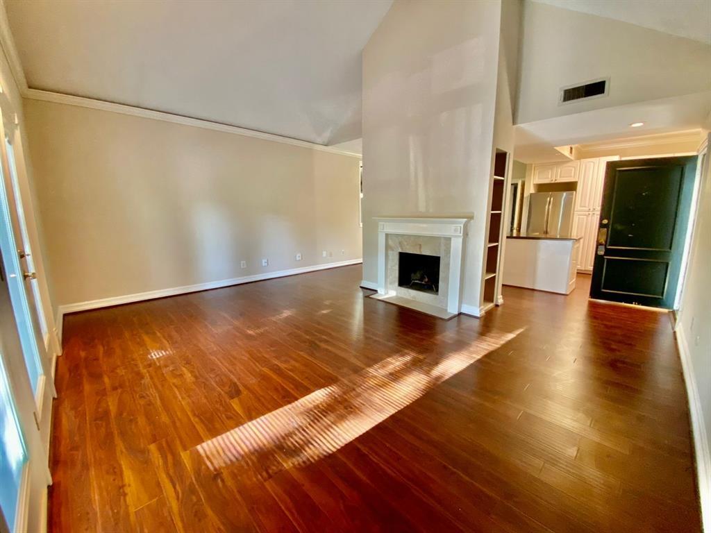 Primary Photo - 2100 Tanglewilde St