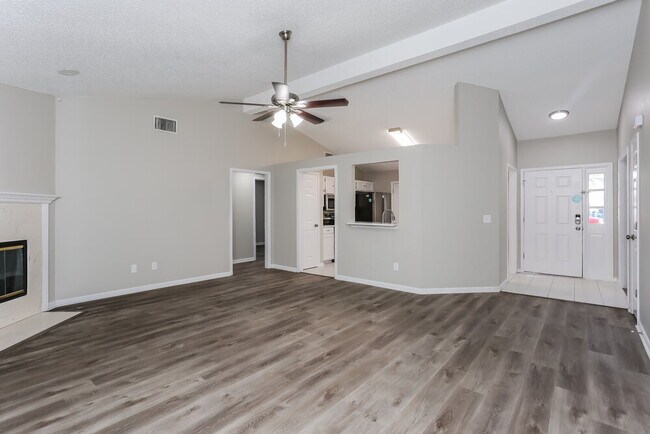 Foto del edificio - 12419 Long Lake Dr N