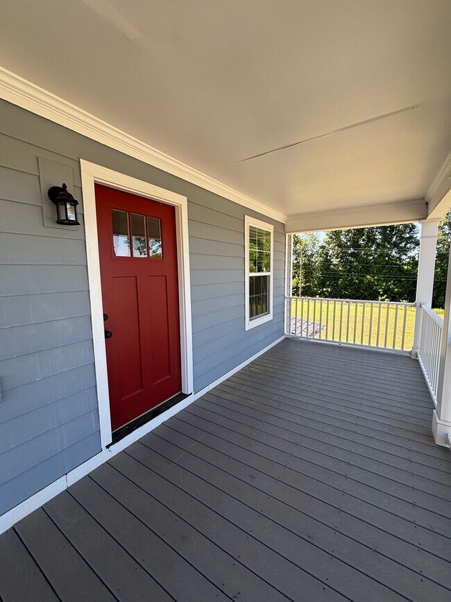 Foto del edificio - Beautiful 3 Bedroom, 2 Bathroom Stacked Duplex in Anderson, SC