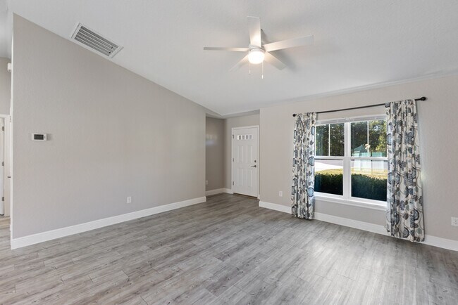 Building Photo - 7 Pecan Dr Terrace