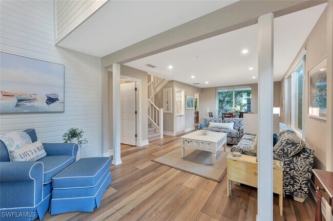 Building Photo - 180 6th Ave S