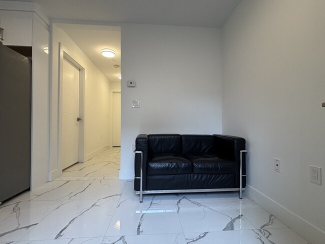 Building Photo - 1521 W 60th Ave