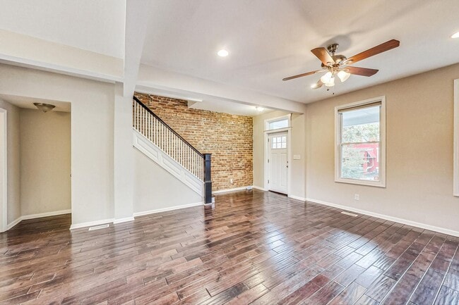 Building Photo - Coming Soon! Gorgeous 4 Bed + 3.5 Ba totally renovated row home in Columbia Heights