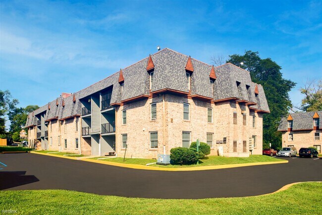 Foto del edificio - 2 br, 1 bath 4plex - 2104 GRAFTON DR Unit 75