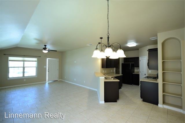 Building Photo - 3 br, 2 bath House - 1304 B Vanguard Lane