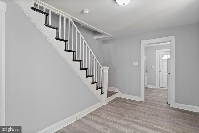 Building Photo - 438 Jonathan St