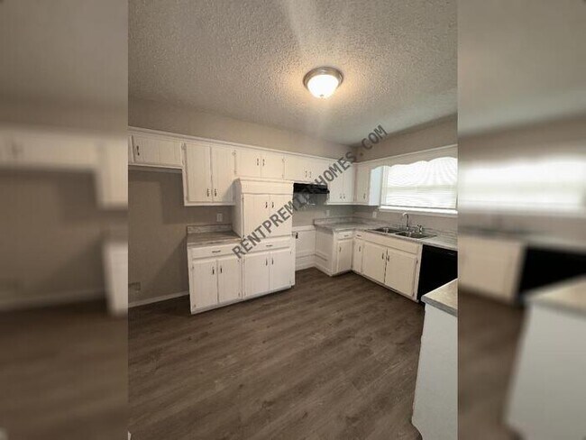 Building Photo - 2228 S Whitbourne Pl