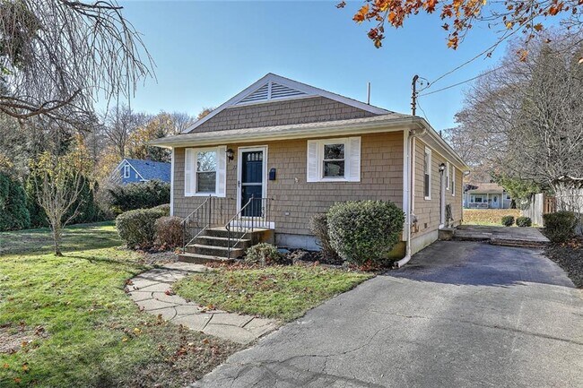 Building Photo - 22 Carpenter Ave