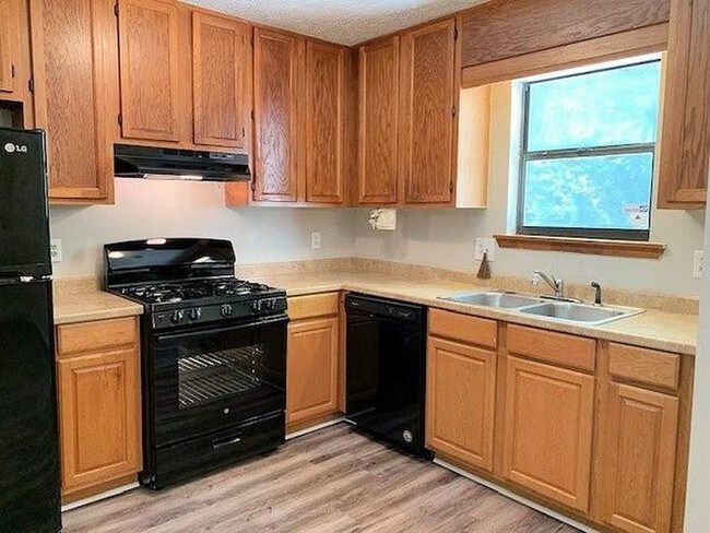 Building Photo - 3640 Hopkins Ct