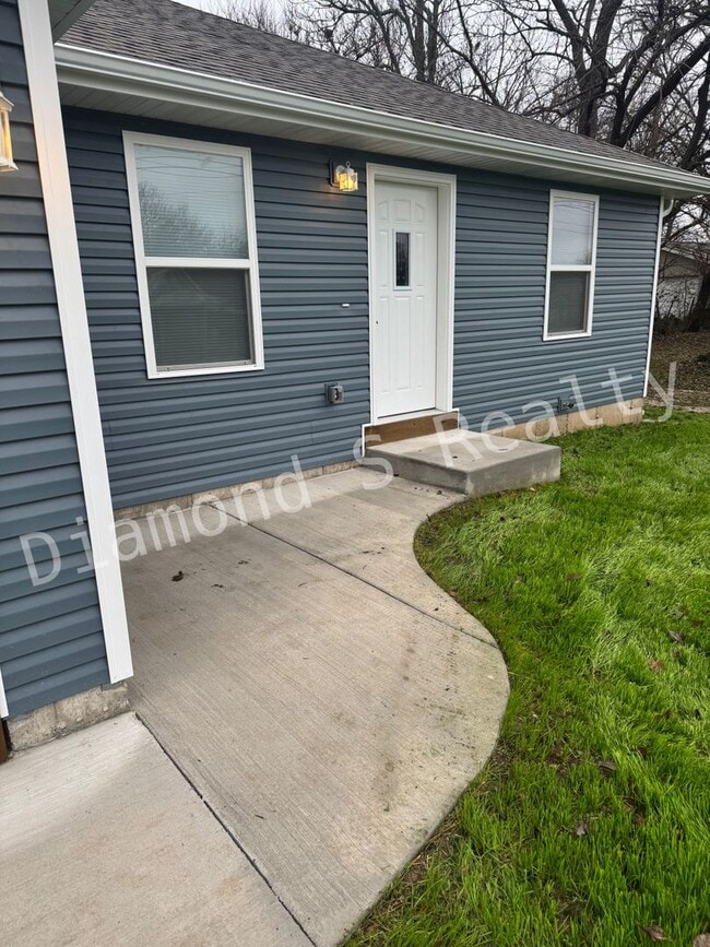 Building Photo - **MOVE IN SPECIAL!** Brand New Build - Conveniently Located near National and Kearney