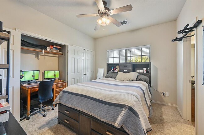 Foto del edificio - 208 Forest Dr Loop