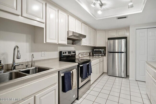 Foto del edificio - 8012 Hollyridge Rd