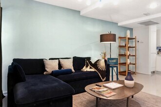 Building Photo - 250 Collins Ave