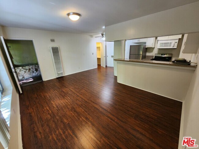 Foto del edificio - 1013 N San Vicente Blvd