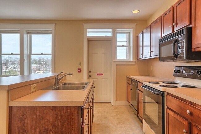 Foto del edificio - 353 W King St