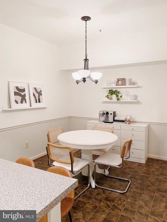 Building Photo - 2709 Summerview Way