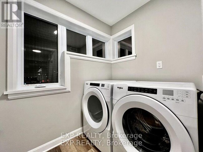 Photo du bâtiment - 805 Maplewood Ave