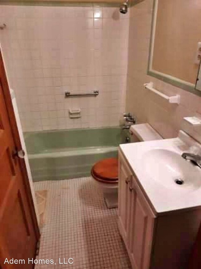 Building Photo - 3 br, 2 bath House - 3440 Henry Ave