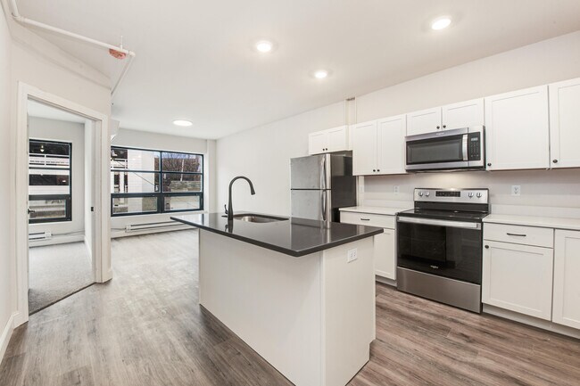 Foto del edificio - 2577 N Downer Ave