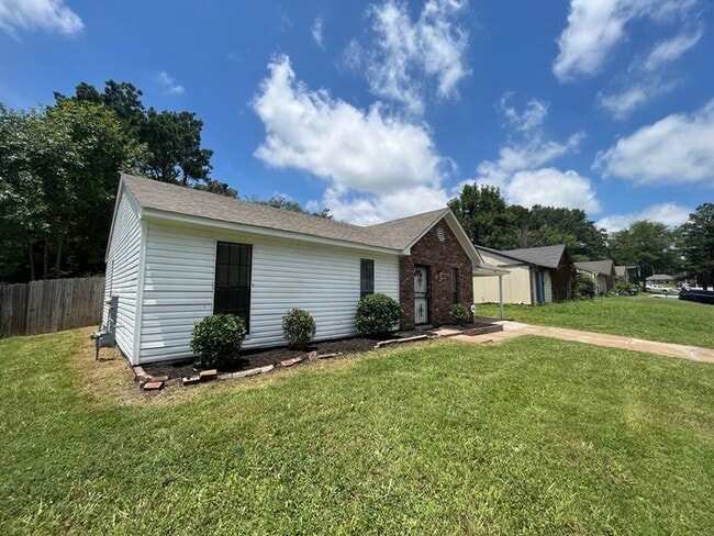 Building Photo - 5021 Cedar View - Available Now!