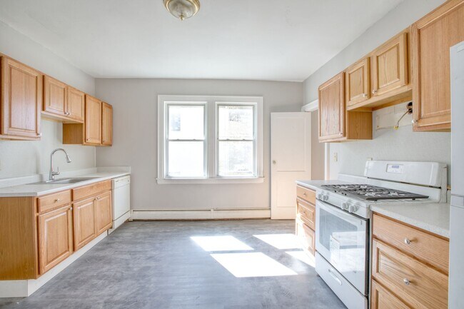Foto del edificio - 429 New Britain Ave