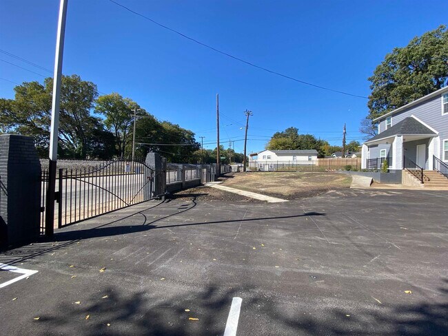 Building Photo - 1072 S Barksdale St