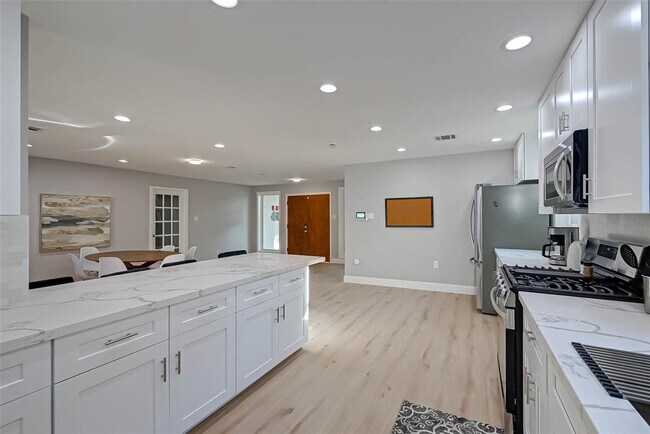 Foto del edificio - 5522 Caversham Dr