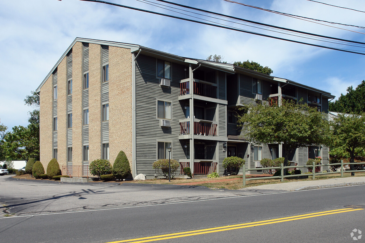 Primary Photo - Pond Street Place