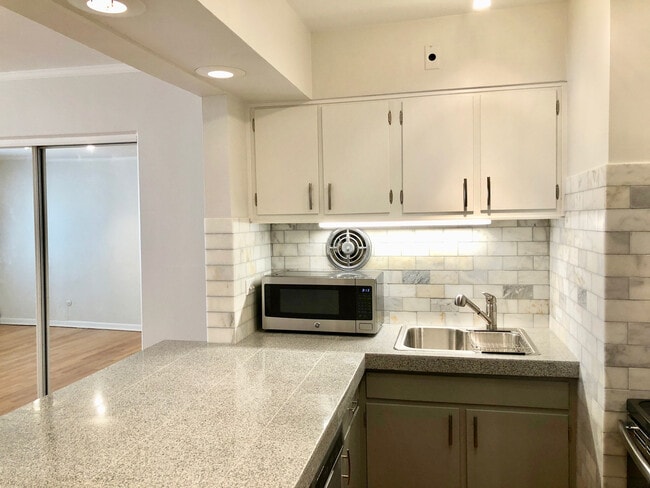 Foto del edificio - 526 W Roscoe St