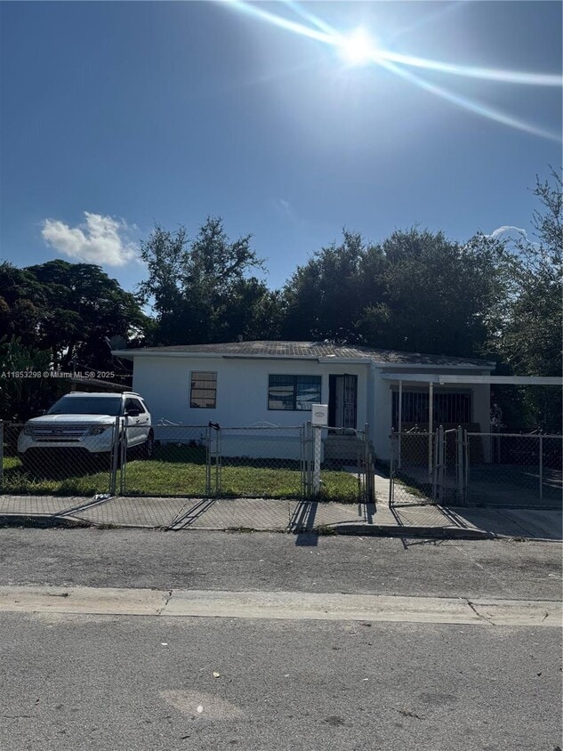 Foto del edificio - 6800 NW 2nd Ct