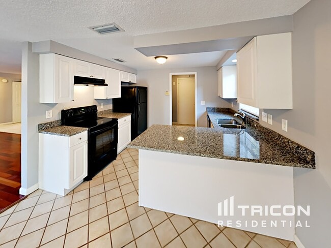 Building Photo - 3311 Russett Dr