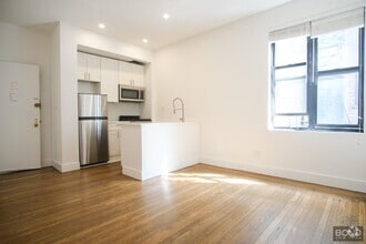 Building Photo - 45 Tiemann Pl