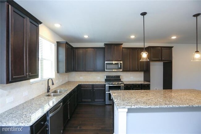 Foto del edificio - 4 br, 3.5 bath Townhome - 3357 Evermore Pkwy