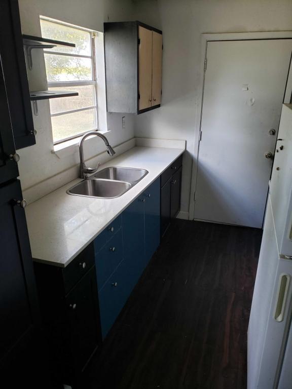 Building Photo - 356 W Martindale