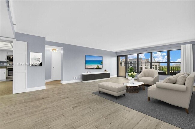Foto del edificio - 3200 Port Royale Dr N