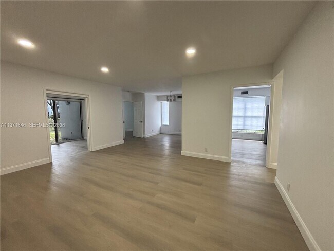 Foto del edificio - 6245 Old Court Rd