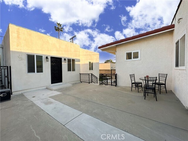 Primary Photo - 1344 Justin Ave