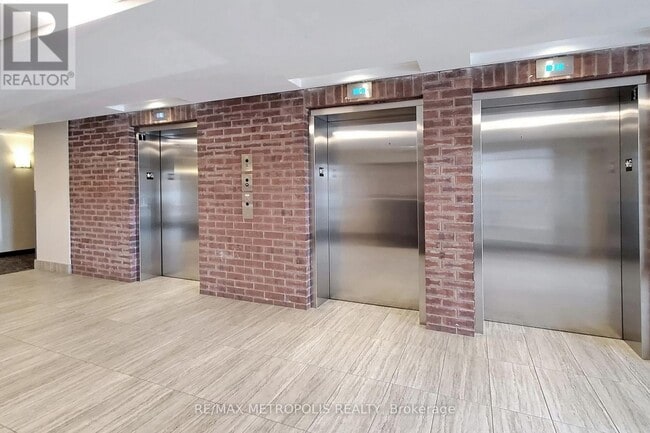 Photo du bâtiment - 7325 Markham Rd