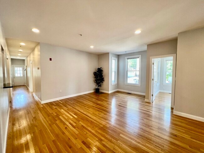 Building Photo - 387 Medford St