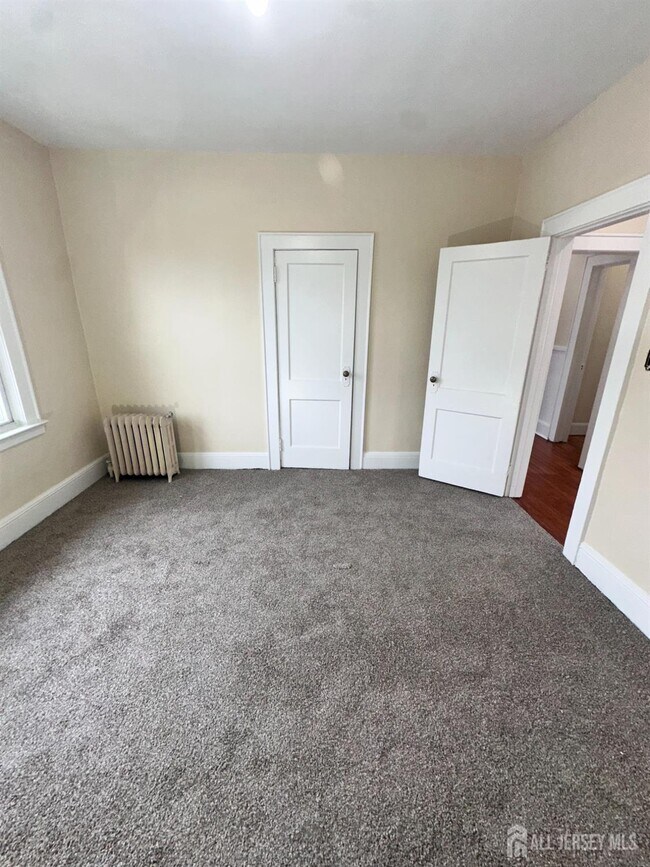 Foto del edificio - 6 Field Rd