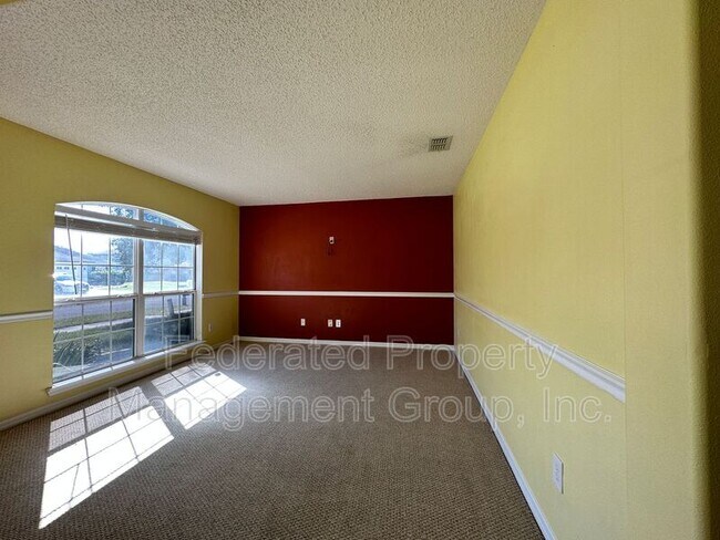 Foto del edificio - 7209 Rose Creek Ln